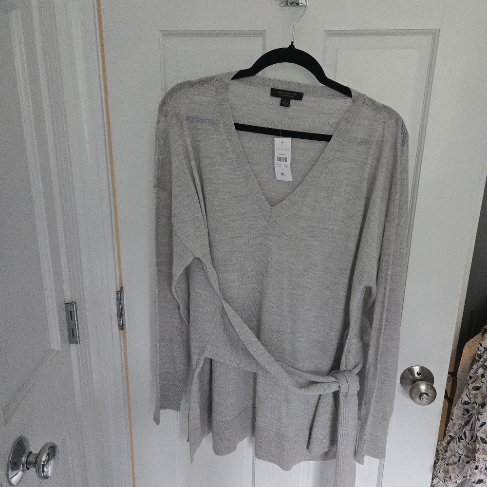 NWT Ann Taylor Gray V-Neck Tie Front Sweater Size XL
